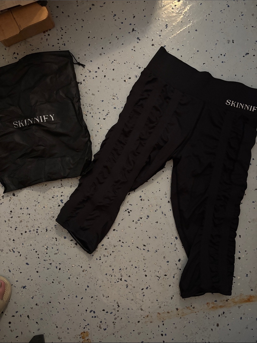 SKINNIFY Black Ruched Leggings